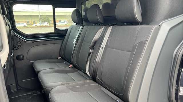 Nissan Primastar Nissan  30 L2 Diesel 2.0 dCi 150ps H1 Tekna Crew Van Auto