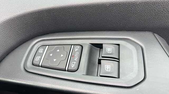 Nissan Primastar Nissan  30 L2 Diesel 2.0 dCi 150ps H1 Tekna Crew Van Auto