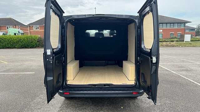 Nissan Primastar Nissan  30 L2 Diesel 2.0 dCi 150ps H1 Tekna Crew Van Auto