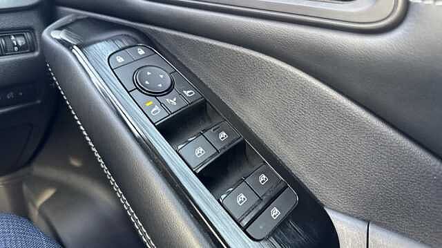 Nissan Qashqai QASHQAI 1.3 DiG-T MH N-Connecta 5dr